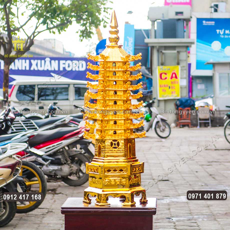 To&agrave;n bộ bề mặt vật phẩm đều được mạ v&agrave;ng 24K sang trọng